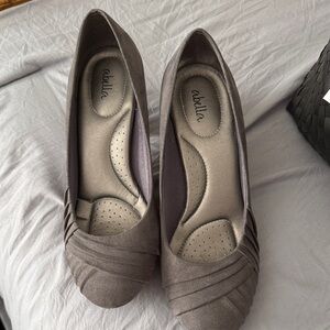 Abella Women's Elegant Gray Flats